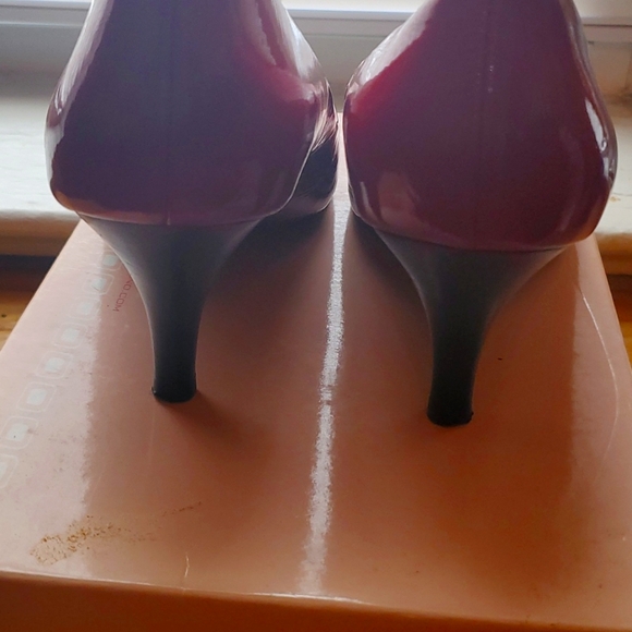 Shoes - Picture 5 of 6